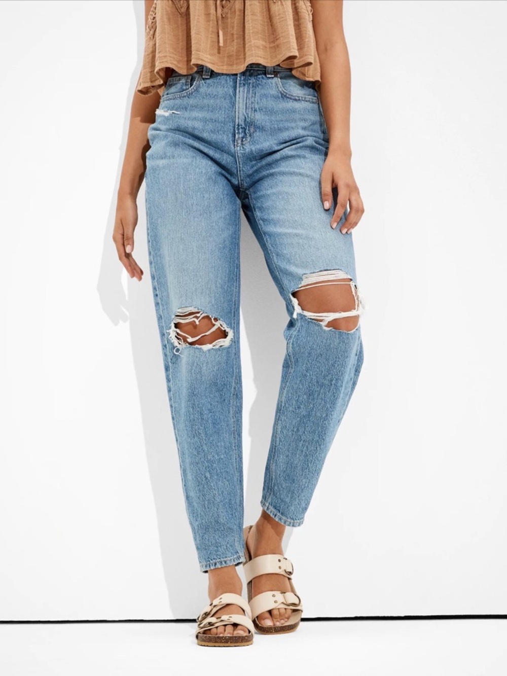 AMERICAN EAGLE AE Ripped Mom Jean Distressed High Rise Size 4